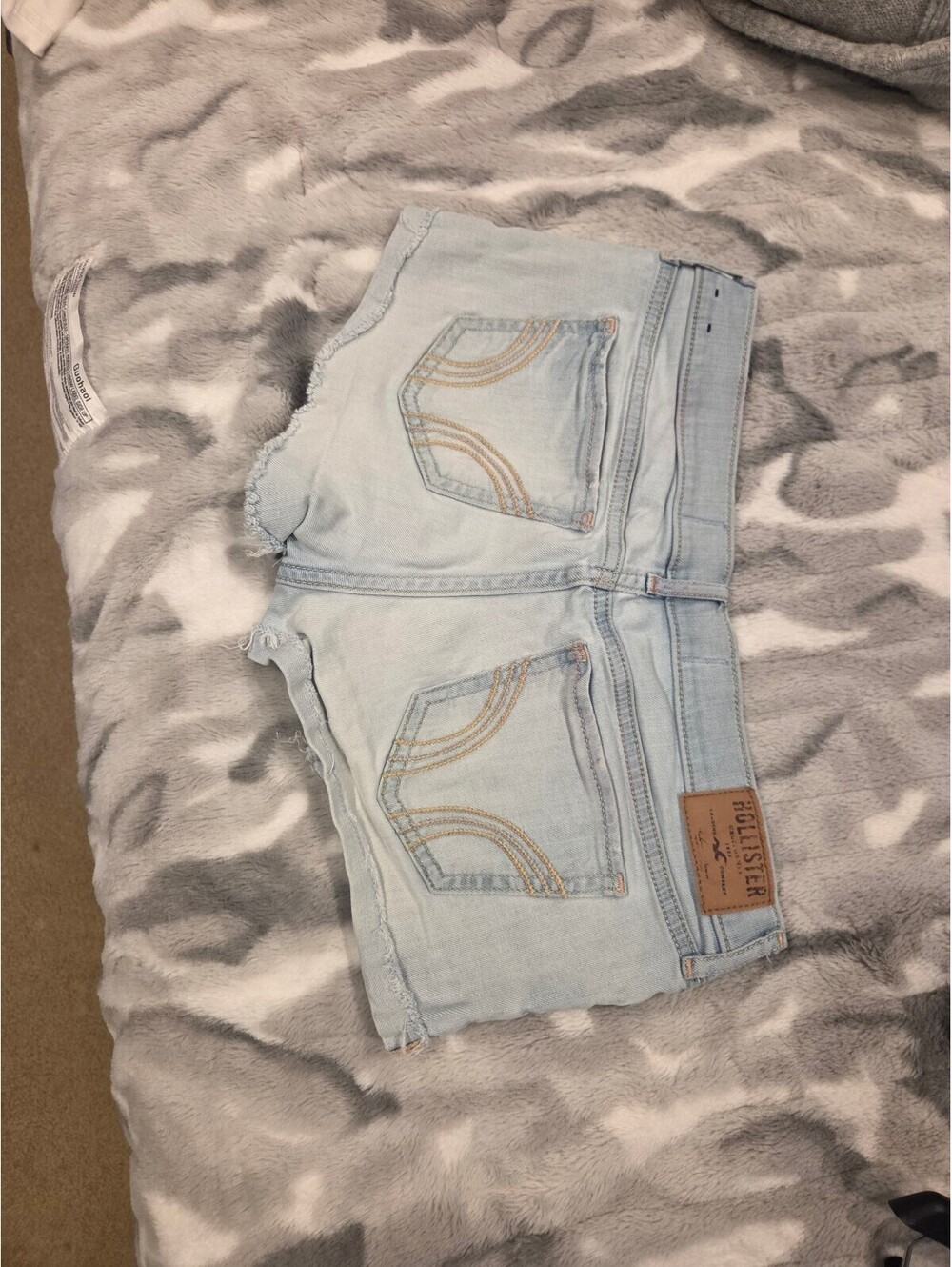Hollister Light Wash Denim Shorts Size 27 - Picture 6 of 10